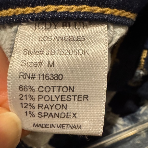 Judy Blue Denim Shorts Medium - Picture 4 of 4